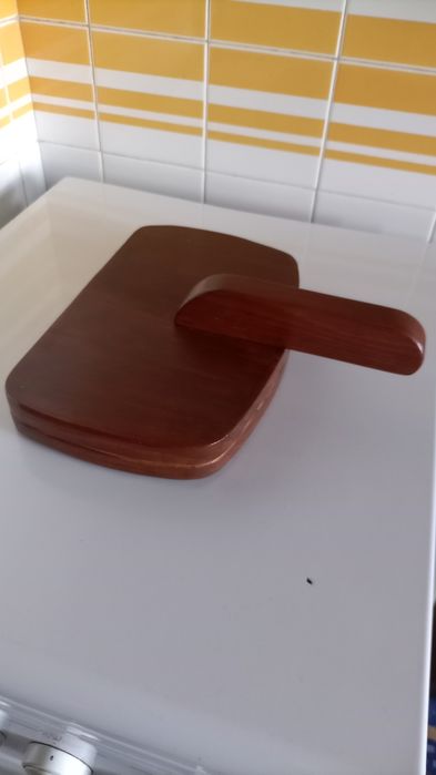 Prensa em madeira para massa (pasteis)