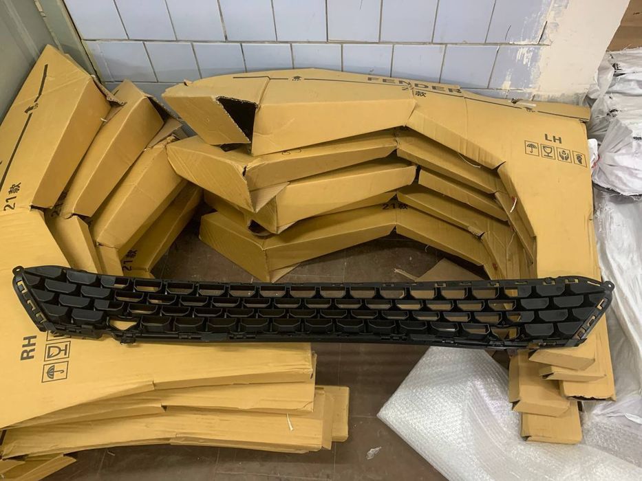 Решітка переднього бамперу Hyundai SANTA FE 2021-2023