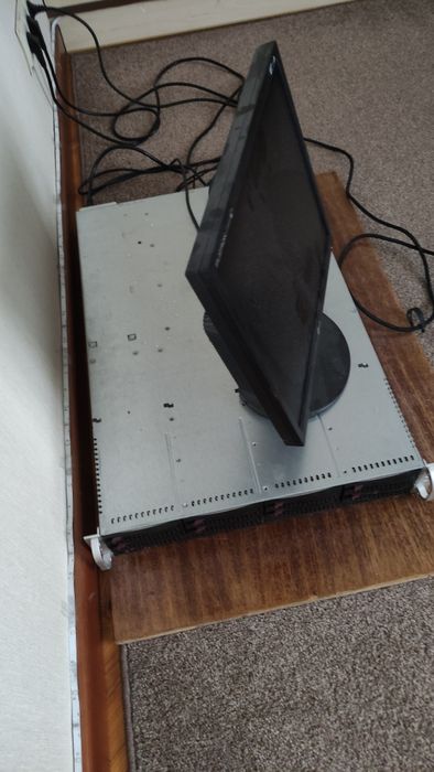 Сервер Supermicro з всіма компонентами для роботи