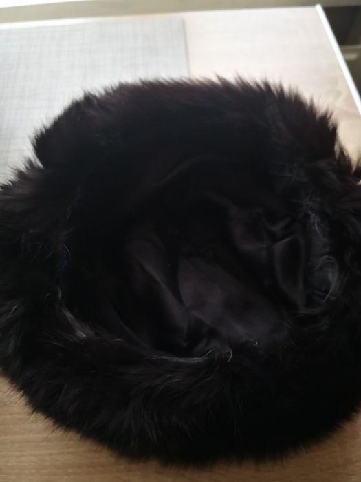 Czapka z lisa czarna