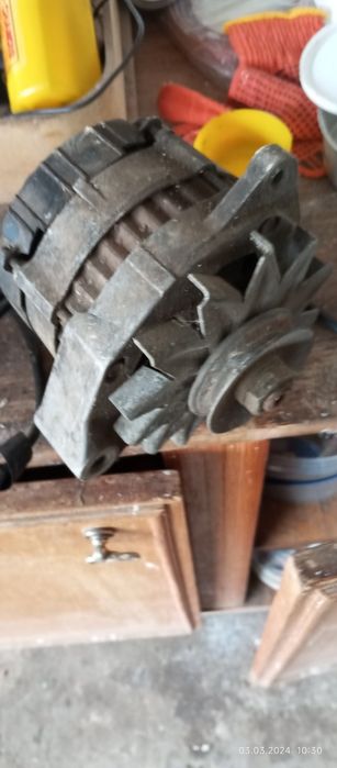 Автозапчастини генератор