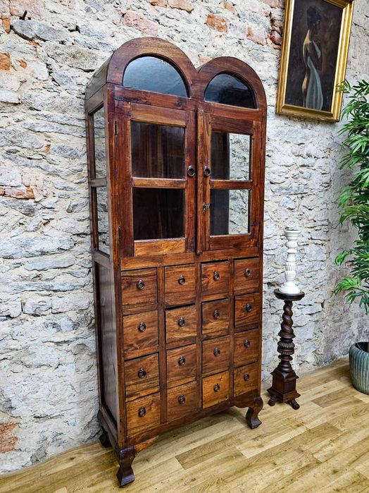 Witryna kolonialna, lite drewno. Z szufladami.