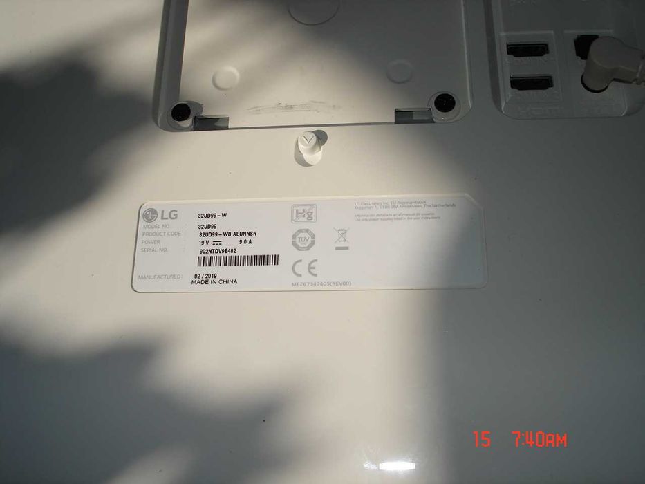 Monitor LG 32UD99 4K UHD, podstawa i zasilacz w komplecie.