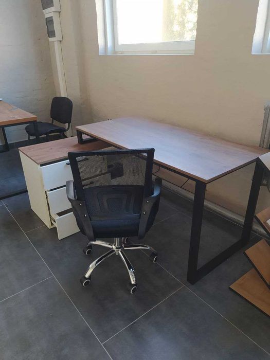 Кабінет керівника, стіл керівника. Столи керівника. Стол руководителя.