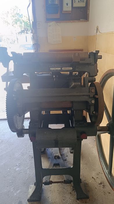 Máquina de tipografia antiga