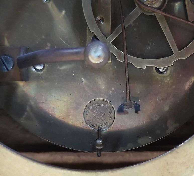 Zabytkowy zegar z brązu