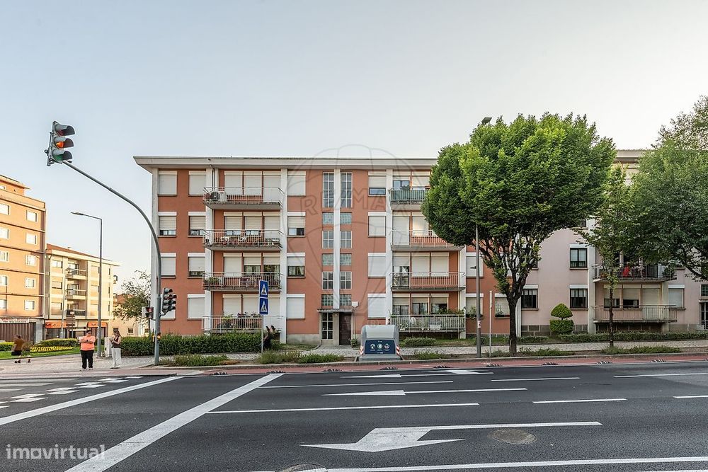 Apartamento T4 para arrendamento