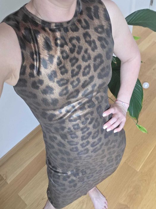 Sukienka tuba w panterkę Zara