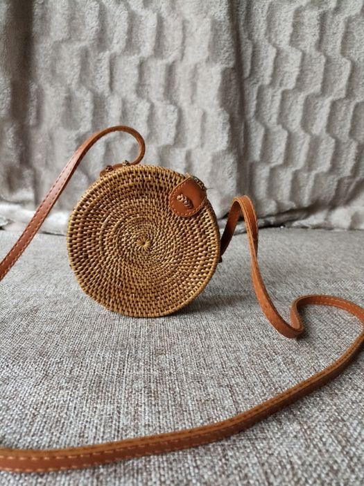 Жіноча кругла плетена сумочка Rattan Bali з ротанга на кнопці