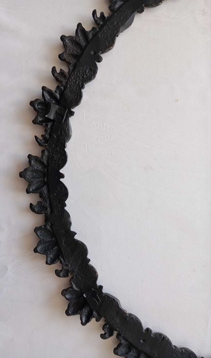 Дзеркало у латунній оправі