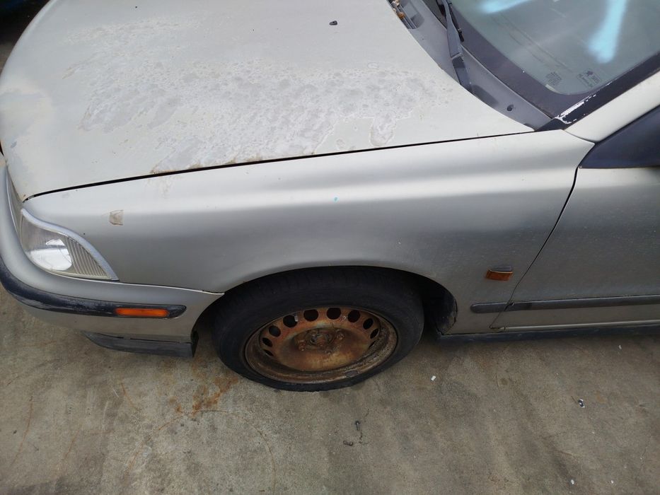 Guarda-lamas esquerdo VOLVO S40 I (VS)