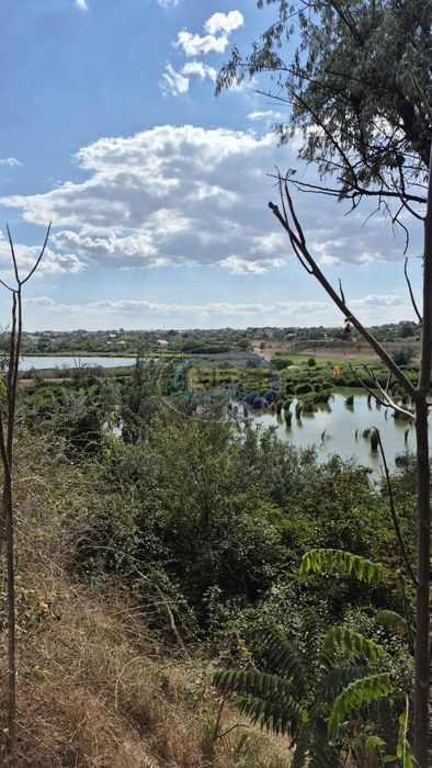 Сухой Лиман, участок 47 соток, в самом центре села,фасад, вид на лиман