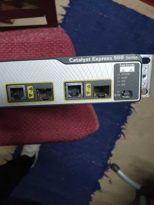 Switch Cisco PoE CE500 24PC (24 portas)