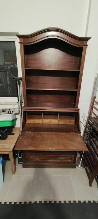 Cama solteiro + escrivaninha