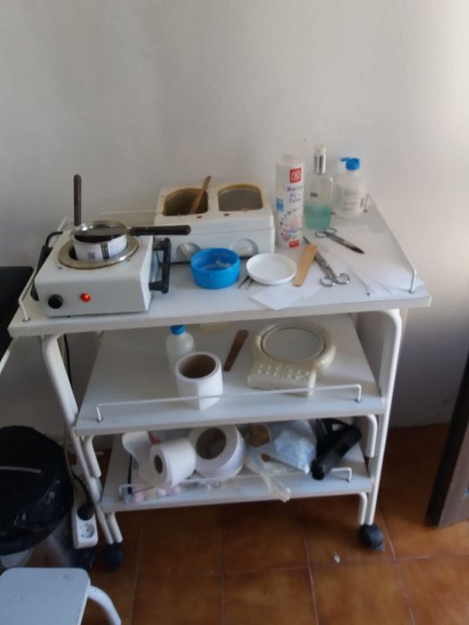 mesa de apoio de estética com rodas