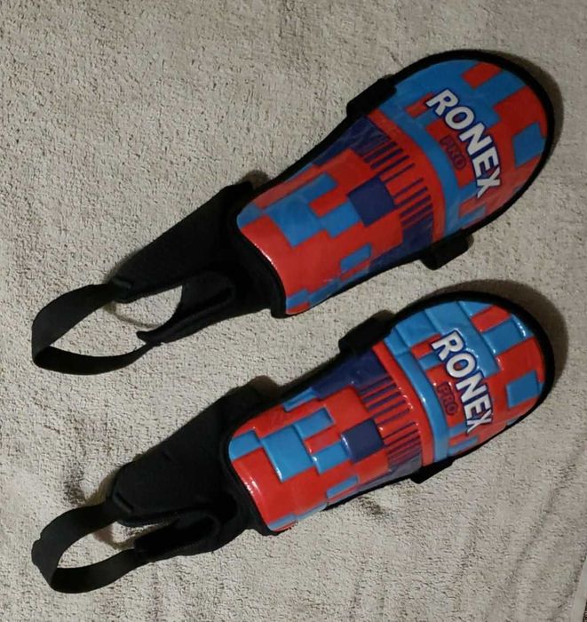 Щитки футбольні Ronex PRO, розмір S