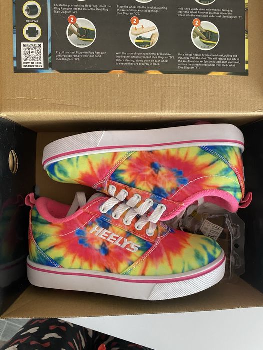 Кросівки Heelys з колесами 33