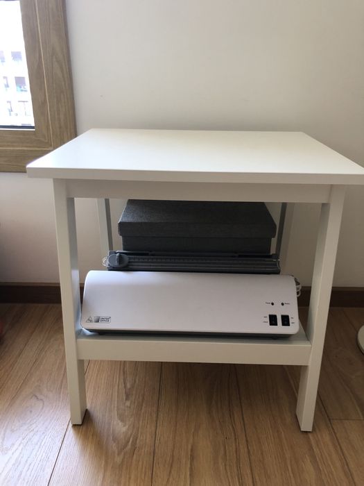 Mesa de apoio branca