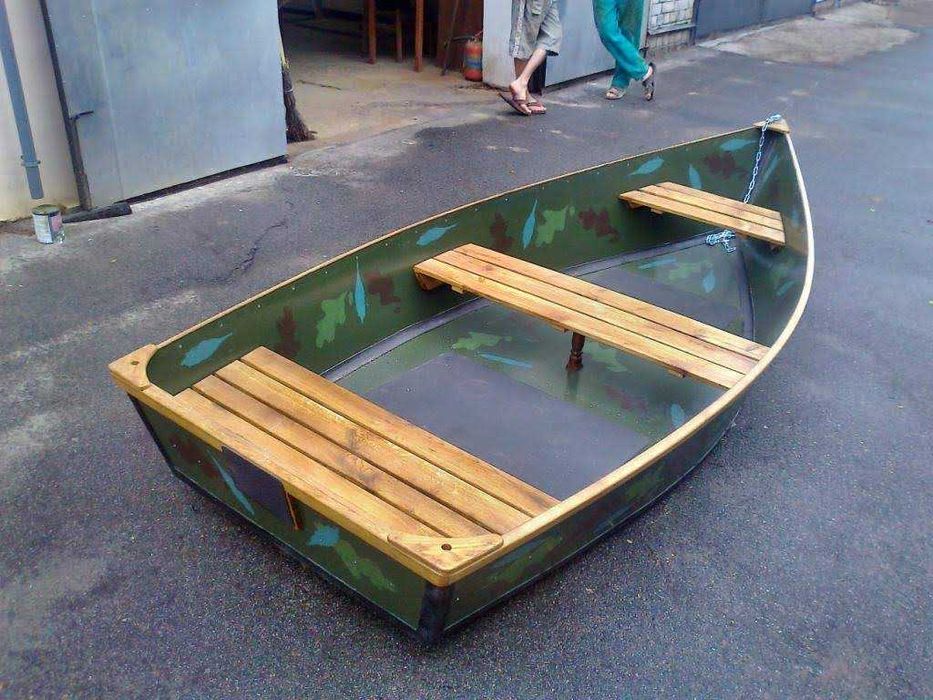 Постройка лодок.