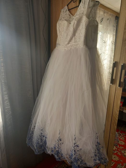 Весільна сукня, пишна, корсет, мереживо, синій декор, НЕ ВІНЧАНА