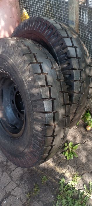 колеса нові   накачані на львівський погрузчик  5т львівський погрущик задніі ори