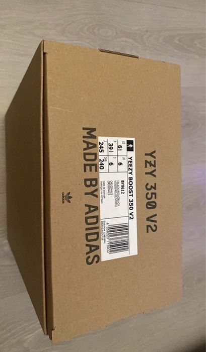 Adidas yeezy 350 v2 red stripe