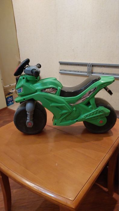 Дитячі іграшки на фото