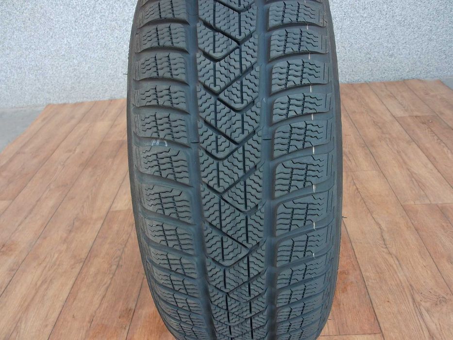 Pirelli Winter Sotto Zero 3 205/55/17 91H jak nowa z 2024r
