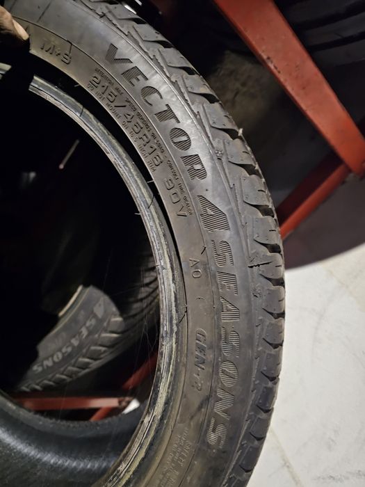 Opony Całoroczne 2szt R16 215/45-Goodyar-22Rok-8mm