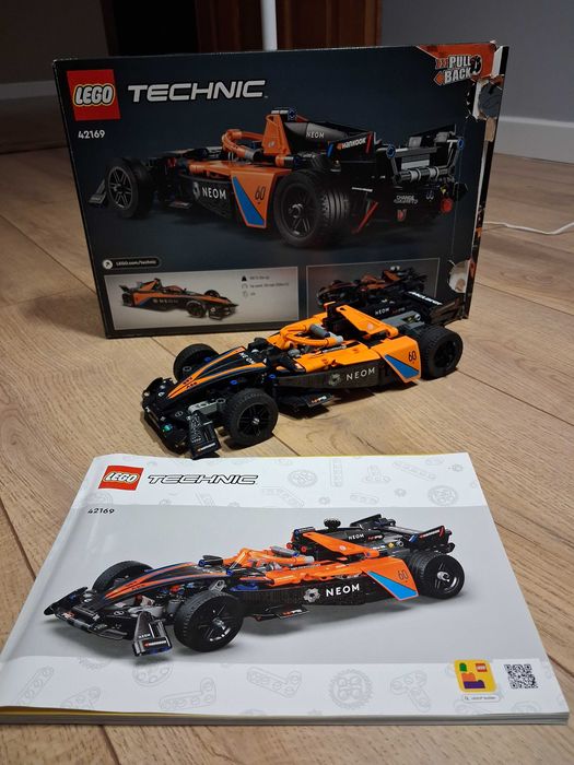 Klocki LEGO 42169 Technic NEOM McLaren Formula E Pull-Back