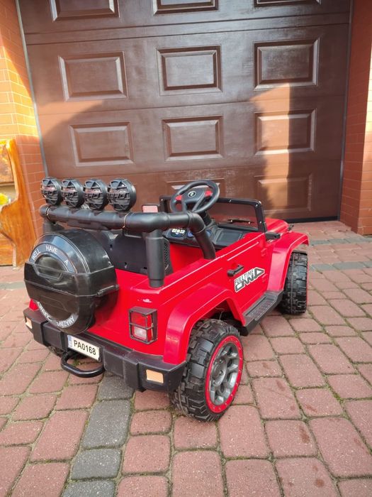 Samochodzik dziecięcy Jeep 4WD cabrio