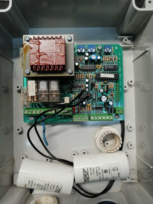 2 Braços de motor com caixa de comandos