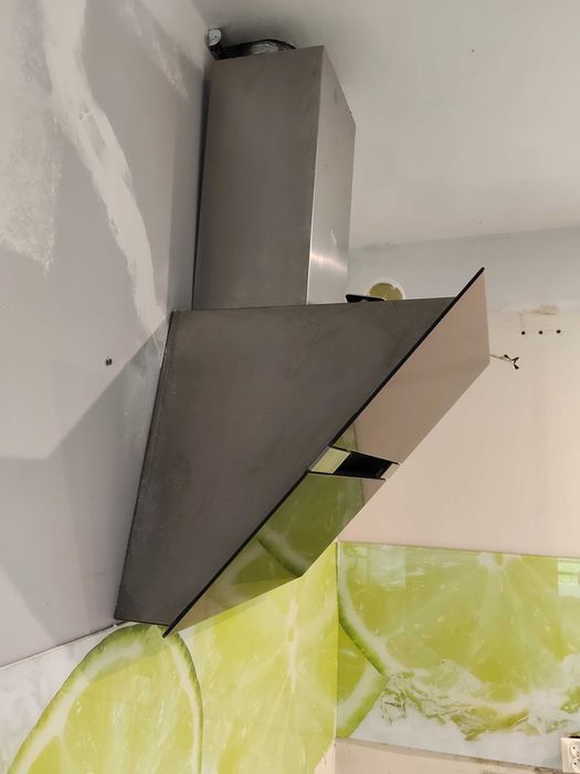 Okap Amica czarne szkło