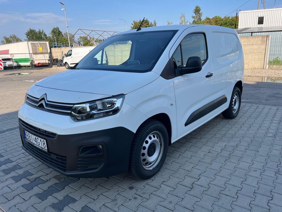 Wypożyczalnia wynajem busów, aut dostawczych i osobowych