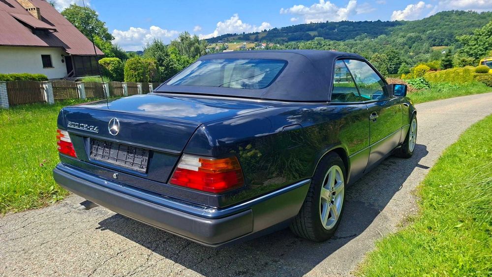 Mercedes 300 CE-24 Rok 1992.
