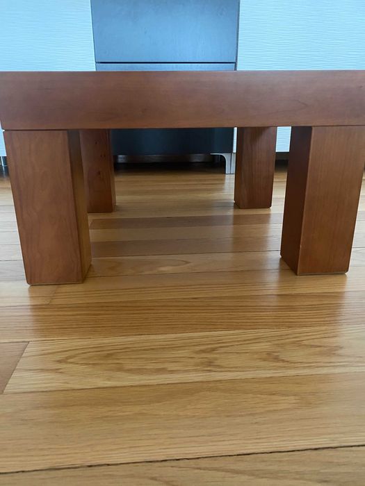 Mesa de centro cor cerejeira, robusta