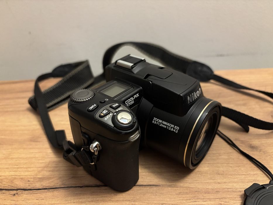 Nikon Coolpix 8700