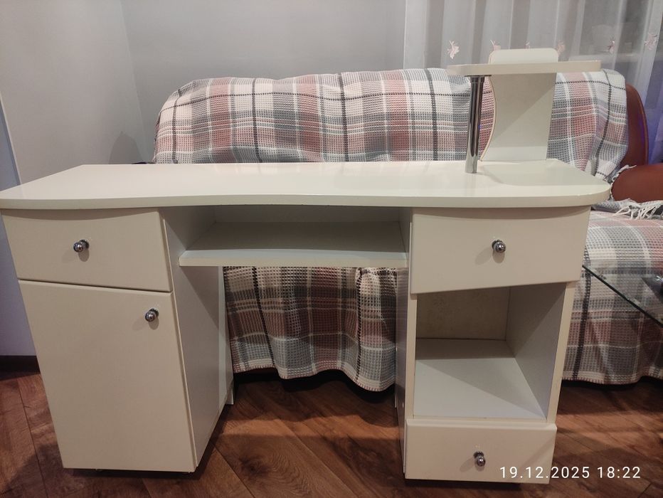 Продам два столи.