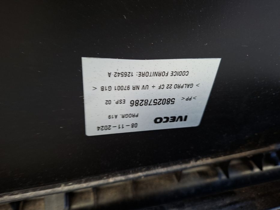 Бампер задній . підніжка - iveco daily   19 -25