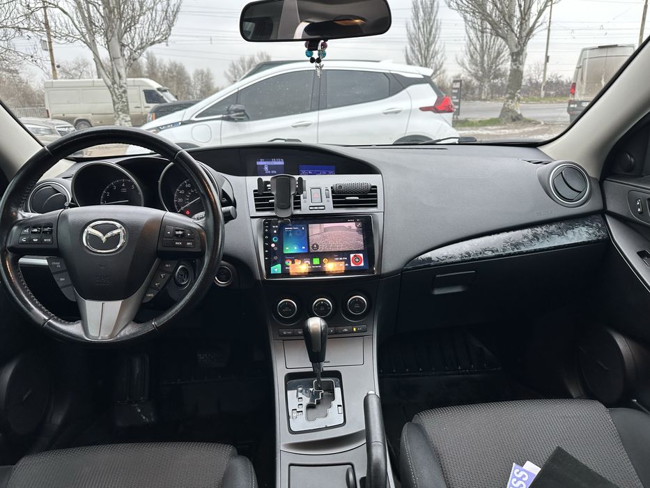 Продам свою автівку Мазда 3 Хетчбек 2012