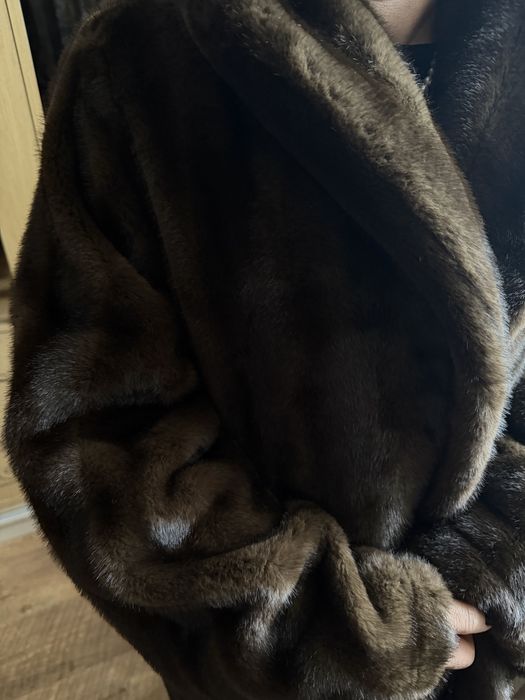 Шуба зі штучного хутра ( штучна норка)