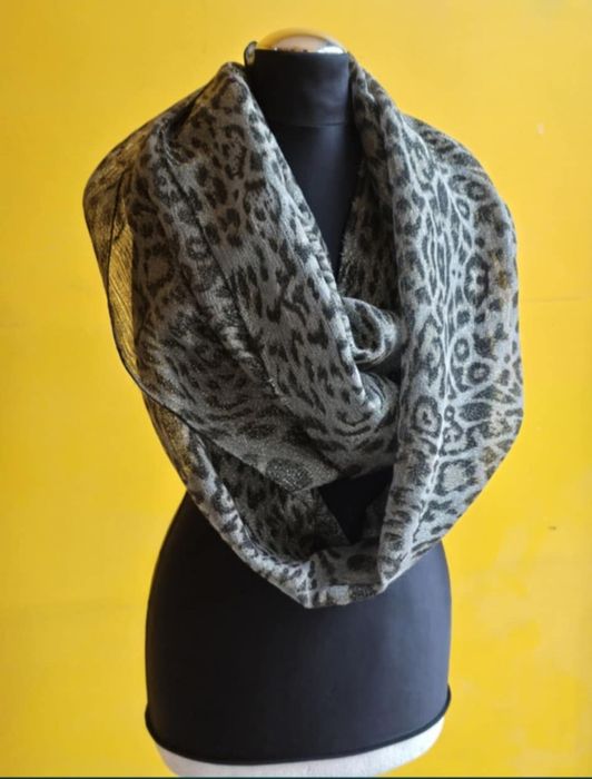 Delikatny szal, komin, apaszka