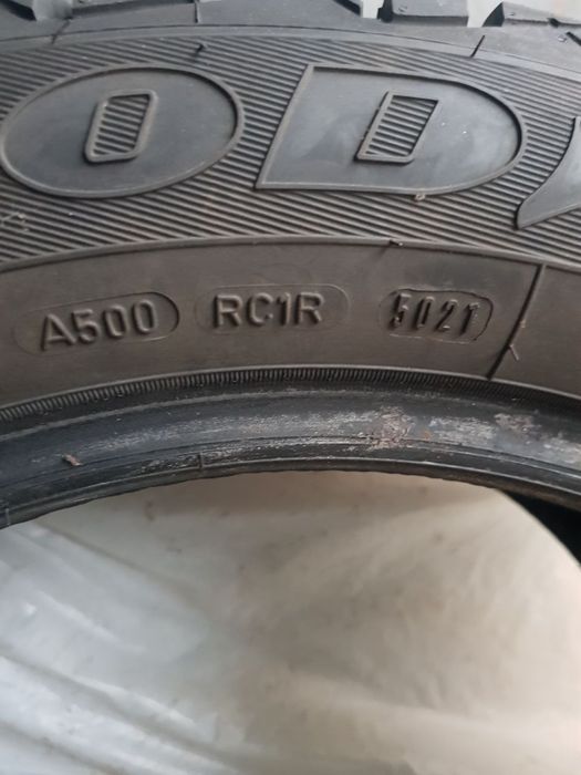 Продам автошини з шипами