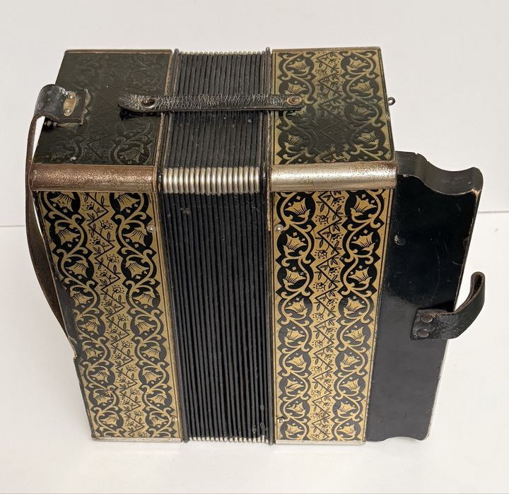 Stary zabytkowy przedwojenny mały akordeon guzikowy HOHNER