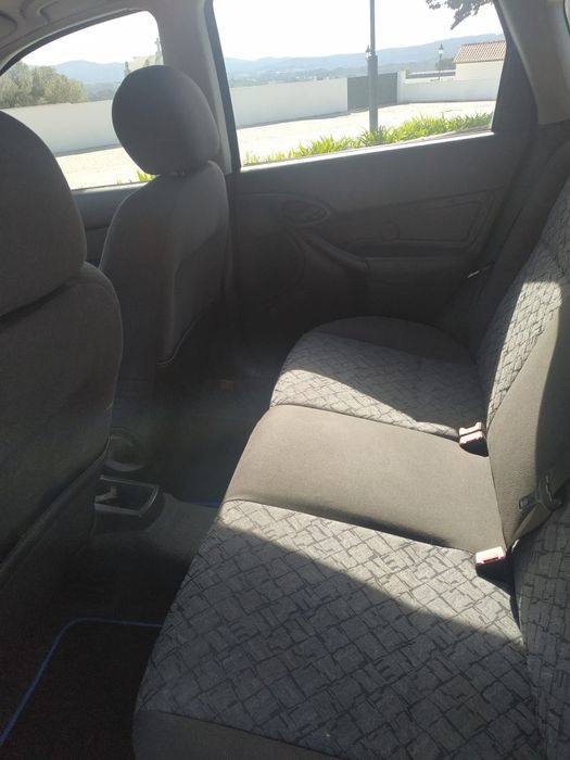 Ford Focus 1.4 Gasolina foto 3