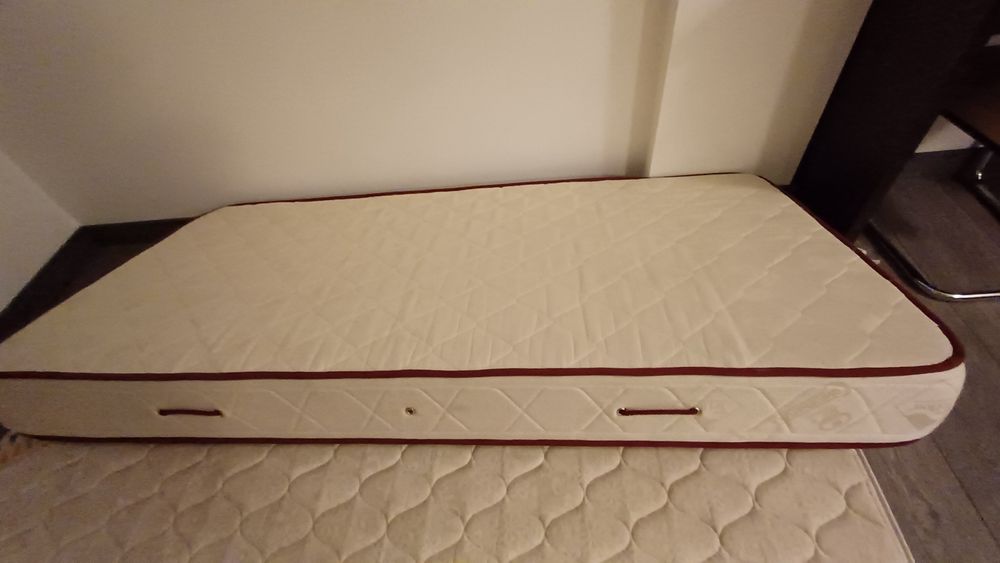 2 colchões de molas em muito bom estado