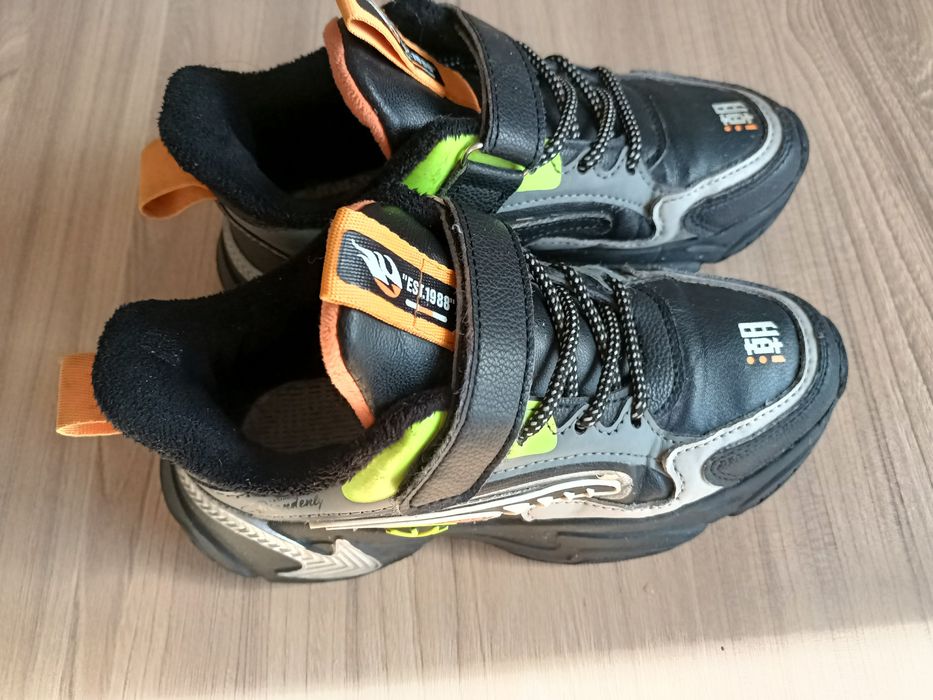 Кроссовки,  идеальное состояние. 20 см по стельке