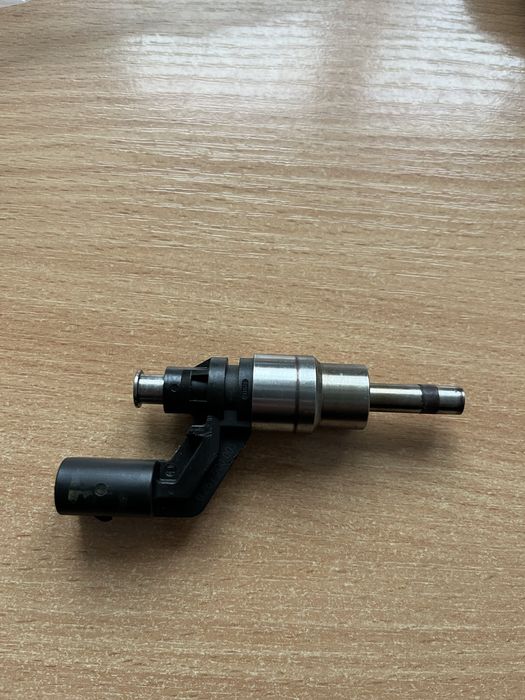 Продам форсунку на Golf 4 1.6 FSI