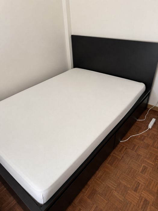 Cama MALM IKEA 140x200 com gavetas, estrado de ripas e colchão