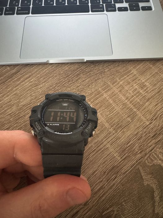 Годинник Casio AE-1500WH-8BVEF бу в робочому стані оригінал 100%